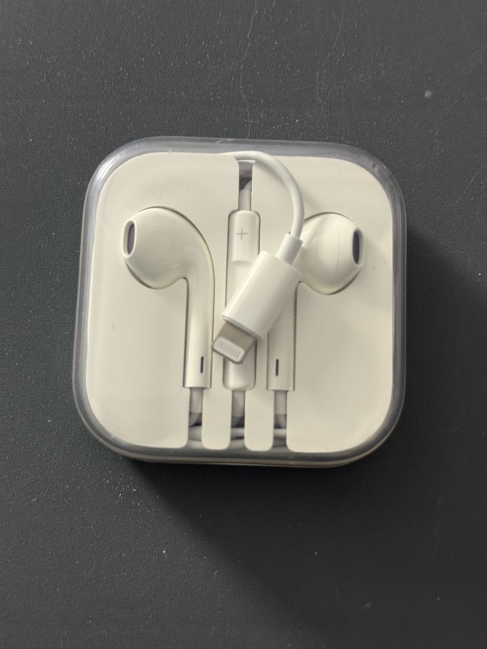 NEW Apple White Lightning Connector Earbuds (Wired)